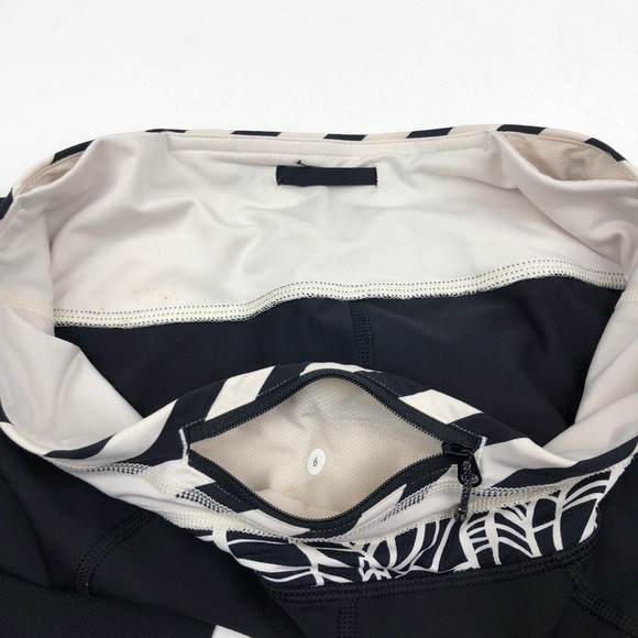 Lululemon Inspire Crop 
Black / Pretty Palm Black Angel Wing - Picture 8 of 8